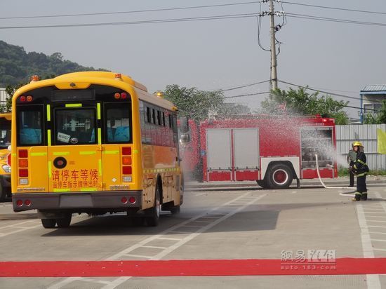 摸石頭過(guò)河 康馳攜宇通試水校車定制服務(wù)