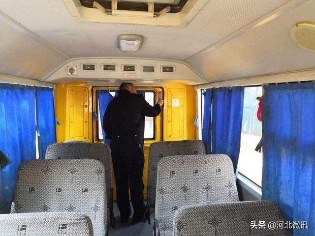 晉州交警排查校車安全隱患不放松