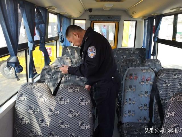 晉州交警排查校車安全隱患不放松