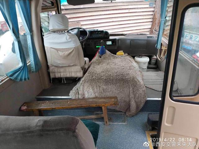 西安一非營運(yùn)中巴當(dāng)校車 19個(gè)座位載了34人 觸犯刑法