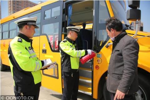 江蘇連云港：校車體檢待開學