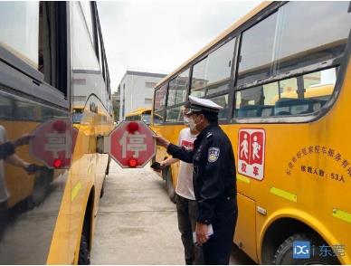 石排對全鎮107輛校車進行“體檢”