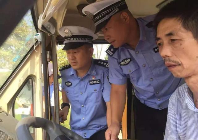 湘潭一校車司機酒駕心存僥幸“走捷徑”，交警蜀黍：沒想到吧？